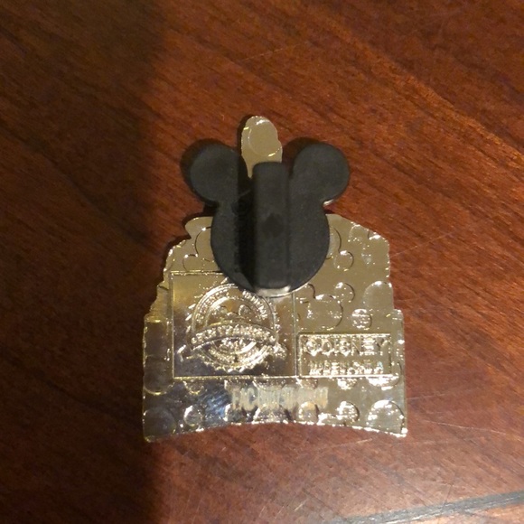 Disney World Thunder Mountain Pin - Picture 2 of 2